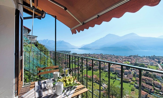 Dongo Apartment | Vacation Apartment in Beautiful Vineyard 'Crotto Palma' with Lake View & Wi-Fi