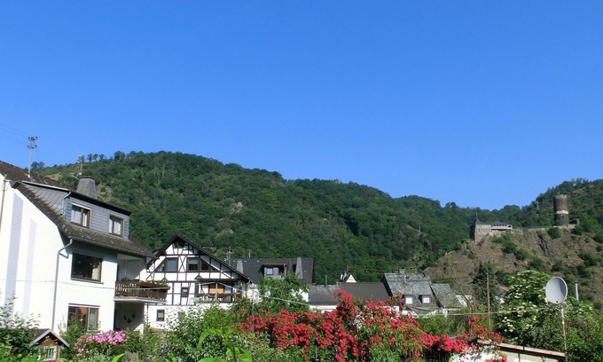 Kurrenberg Apartment | Vacation apartment in Burgen/Untermosel, free guest ticket