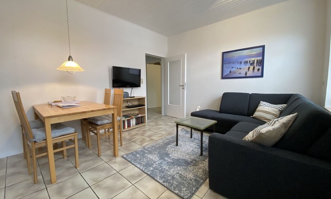 Pilsum Apartment | Vacation apartment "Kleine Möwe" with large garden in the heart of Pilsum