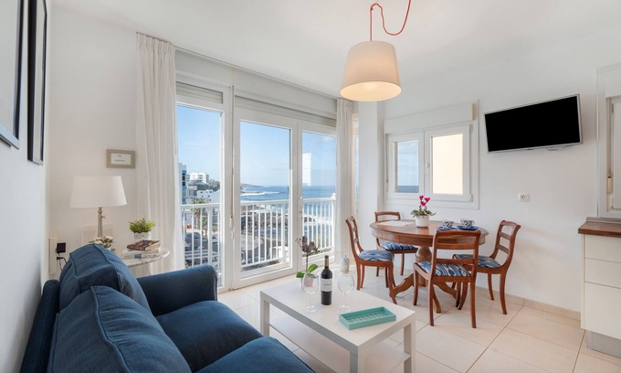 Bajamar Apartment | Vacation Apartment 'Ocean View By Agüita Salada Suites' with Sea View, Balcony and Wi-Fi