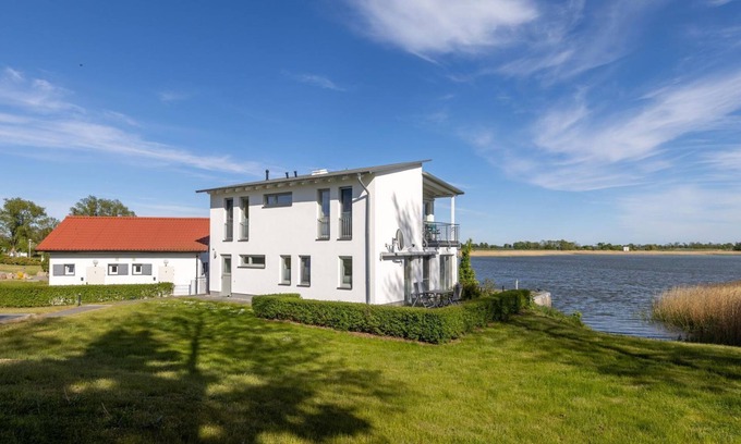 Puddemin Apartment | Vacation apartment Seeblick - Vacation at the natural harbor Puddemin