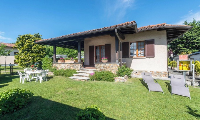 Domaso Apartment | Vacation Apartment "Villa Adi 1" with Lake View, Wi-Fi, Garden, Pool & Terrace