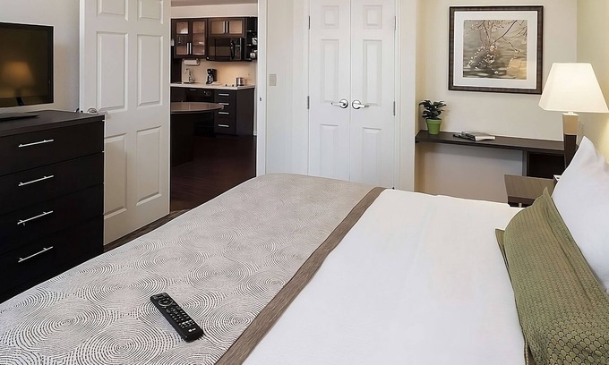 Southfield Resort | Vacation Day Is Always A Great Idea! Enjoy Convenient Room with Kitchen!
