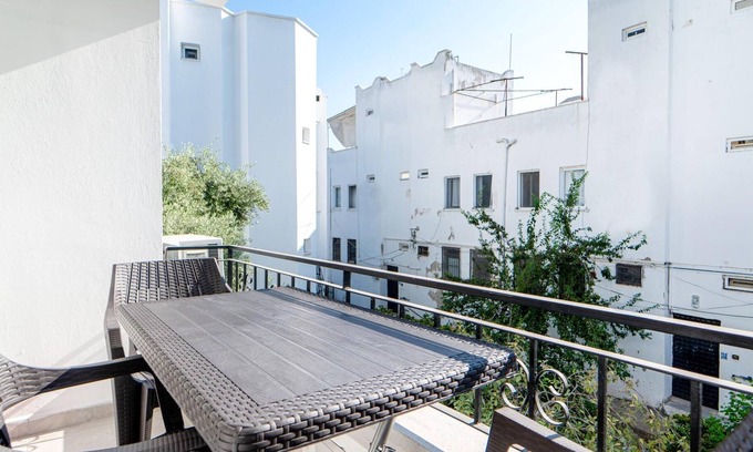 Turgutreis City Center Apartment | Vacation Flat w Balcony 3 min to Beach in Bodrum