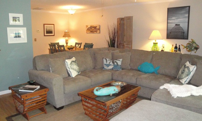 Saint Simons Heights House | Vacation Getaway - Spacious Bi-Level - 2 Trek Bikes