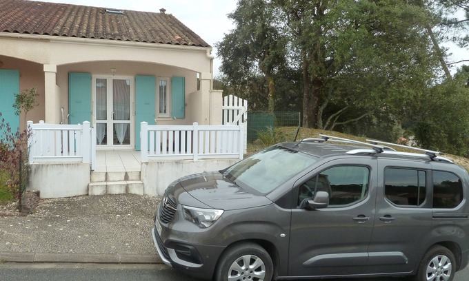Meschers-sur-Gironde House | Vacation home for 2 adults and 2 children