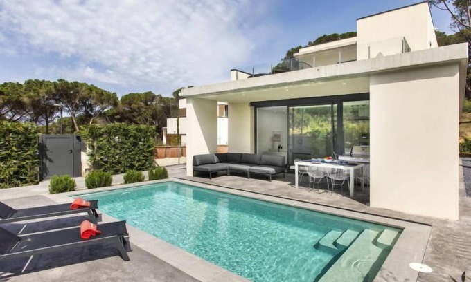 Sant Feliu de Guixols House | Vacation home Alyssa by Interhome