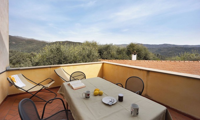 Bellissimi House | Vacation Home 'Appartamento Camomilla' with Mountain View, Terrace & Wi-Fi