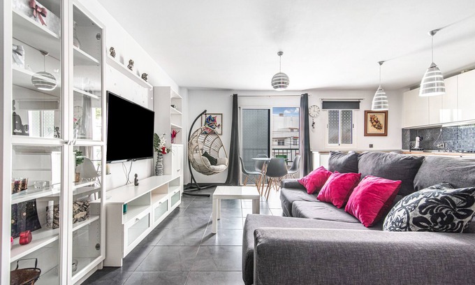 Agaete House | Vacation Home 'Bright' with Mountain View, Balcony and Wi-Fi