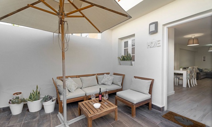 Piedra Hincada House | Vacation Home 'Casa El Jable' with Sea View, Private Terrace and Wi-Fi