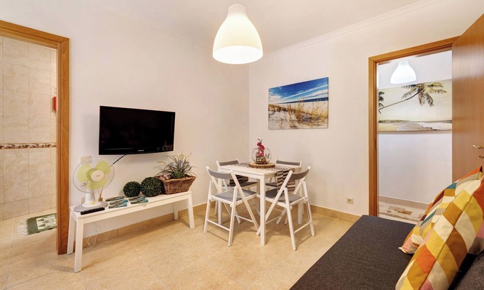 Setubal House | Vacation Home 'Casa Canopa' in Historical Area with Wi-Fi