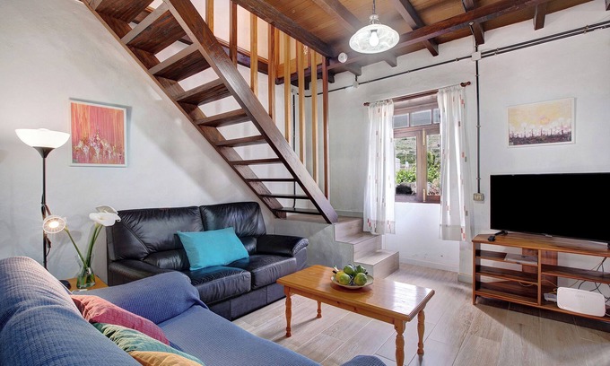 Buenavista del Norte House | Vacation Home 'Casa La Zahorra' with Mountain View, Private Terrace and Wi-Fi