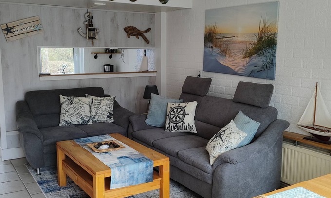 Bruinisse House | Vacation home Dörner in Bruinisse with terrace, barbecue and garden