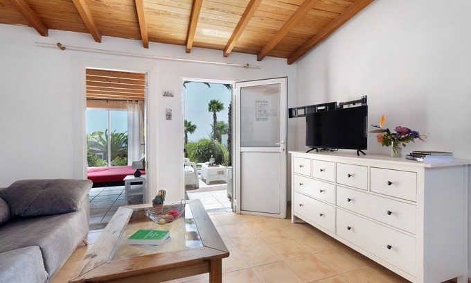 San Isidro House | Vacation Home 'Finca Firmamento - Casa Sol' with Mountain View, Private Terrace and Wi-Fi