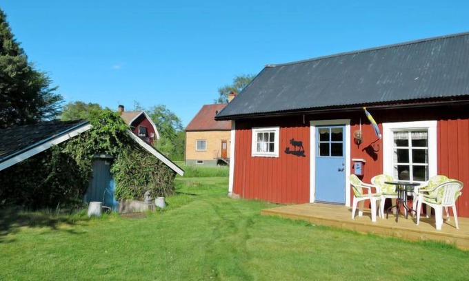 Tidaholm House | Vacation home Fröjered Gårdshuset (VGT107) in Tidaholm - 4 persons, 1 bedrooms