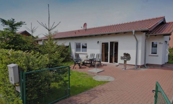 Muritz House | Vacation home in a quiet location, 200m from the nature reserve lake, Mönchshof 13a, with WLAN