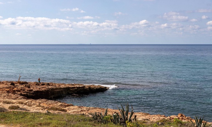 Cava dʼAliga House | Vacation Home in Cava D'Aliga Close to the Sea with Private Terrace & Garden
