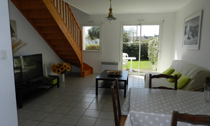 Quiberon House | Vacation home in Quiberon with small garden and terrace