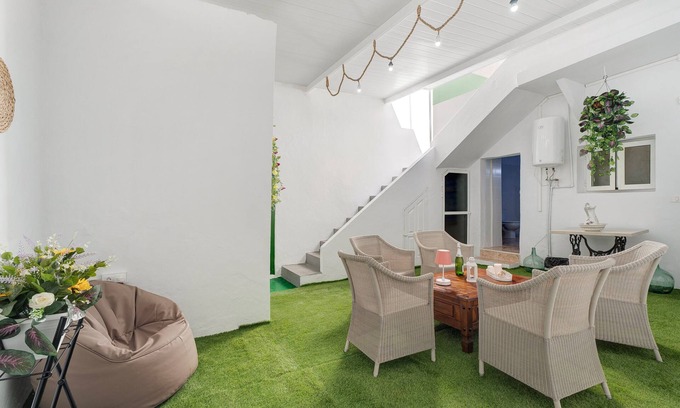 Playa San Juan House | Vacation Home 'La Casa De Tina' with Sea View, Private Terrace and Wi-Fi
