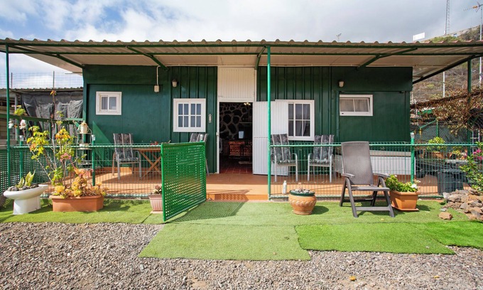 Guia de Isora House | Vacation Home 'Las Piletas Tres' with Mountain View, Private Terrace and Wi-Fi