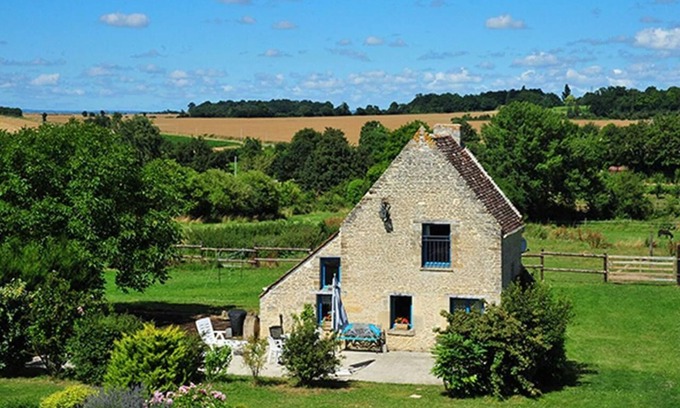 Saint-Wambert-des-Trois-Vallees House | Vacation Home "Le Bout Du Pré" with Shared Heated Pool, Private Terrace & Wi-Fi