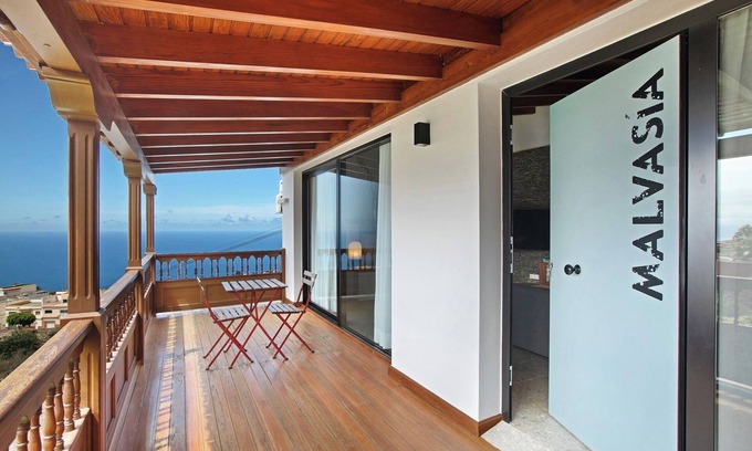 Sauzal House | Vacation Home 'Linaje del Pago Malvasia' with Sea View, Pool, Private Balcony & Wi-Fi
