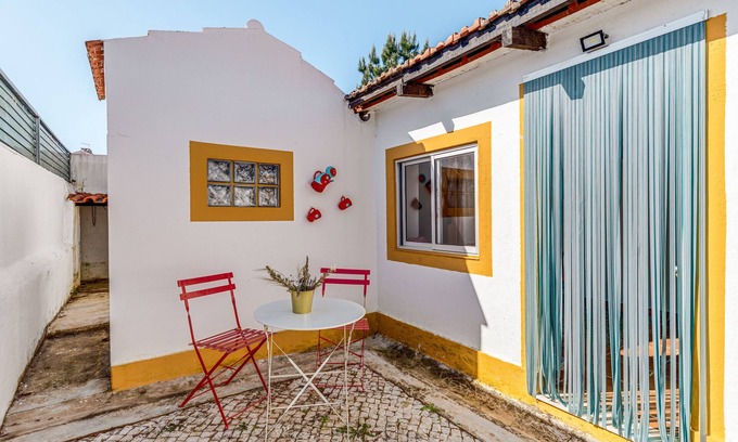 Sao Simao House | Vacation Home "O Mundo Da Lua - Galinheiro" with Shared Garden & Wi-Fi