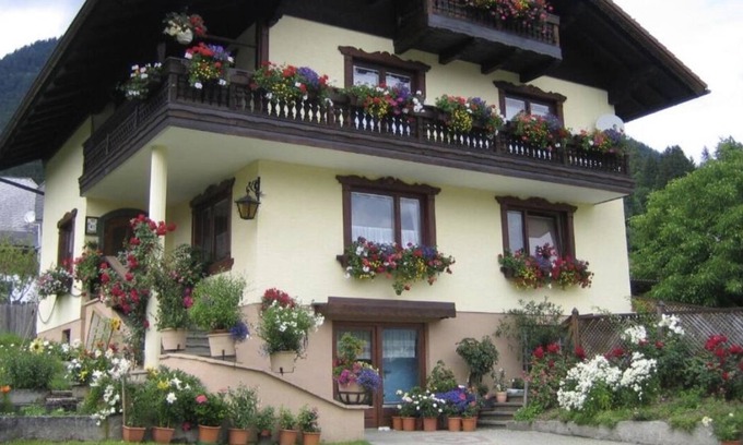 Oberlengdorf Apartment | Vacation home 'Sallacherguetl' with mountain view, balcony and WLAN in the Dachstein Tauern Region