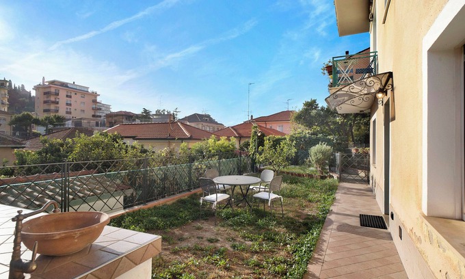 Oneglia House | Vacation Home "Santa Lucia" with Garden