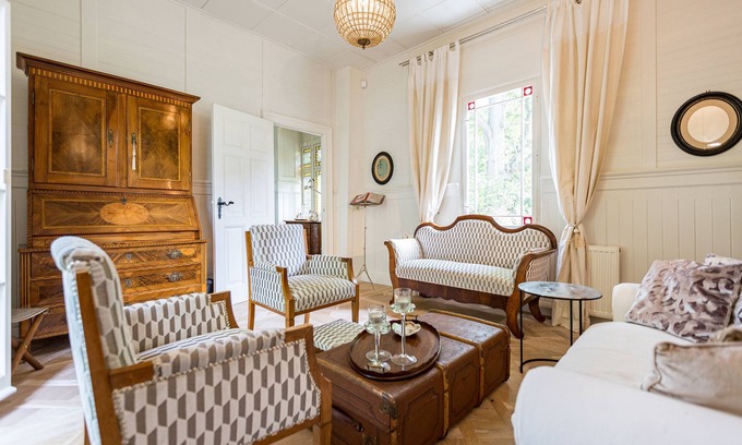 Seebad Heringsdorf House | Vacation home Strandschlösschen