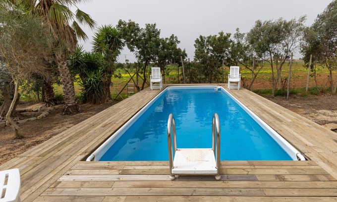 Vittoria House | Vacation Home "The Holiday and Art Seahorse House" with Mountain View, Private Pool & Wi-Fi