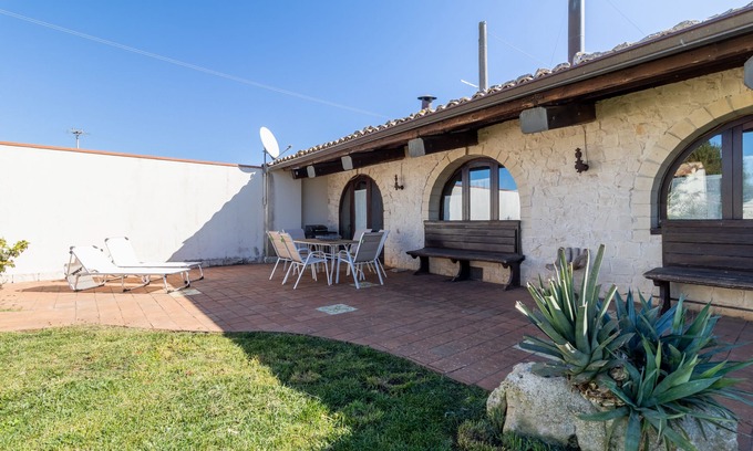 Ragusa House | Vacation Home "Villa Giada" with Whirlpool, Wi-Fi & A/C