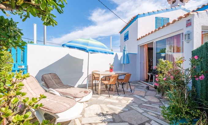 Vinaros House | Vacation Home "Vistamar 1" Close to the Sea with Private Open Terrace & Wi-Fi
