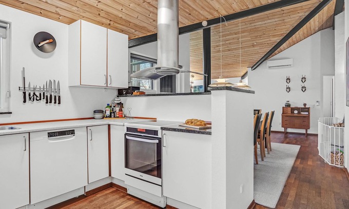 Norddjurs Municipality House | Vacation home with a beautiful location in a quiet cottage area a few minutes walk from the beach.