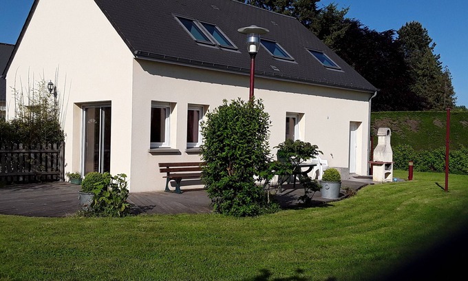 Quettehou House | Vacation home with garden, 200m from the sea1