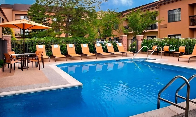 Middletown Hotel | Vacation Starts Here! Near Newport State Airport, w/Pool, Pets are Allowed Here