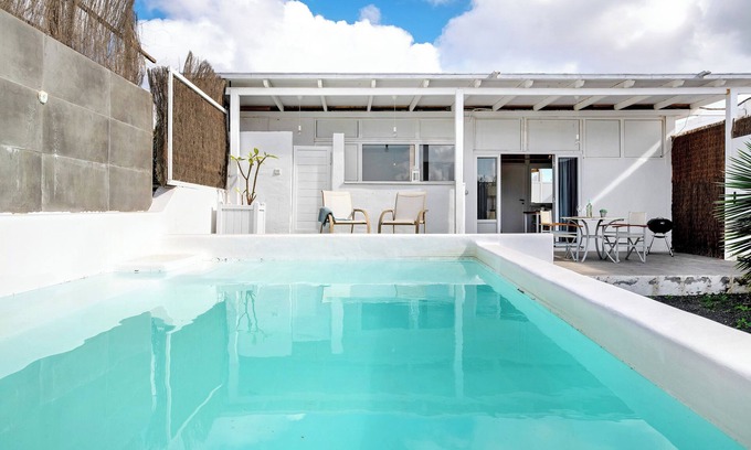 Macher Apartment | Vacation Studio 'Suite Amanecer' with Private Pool, Private Terrace and Wi-Fi