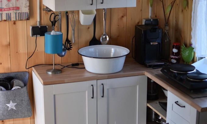Glott Apartment | Vacations in a trailer - with a view of the horse pasture and undeveloped expanses