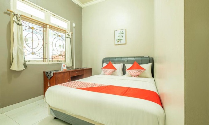 Karawang Hotel | Vaccinated Staff - OYO 2227 Raka Residence Syariah
