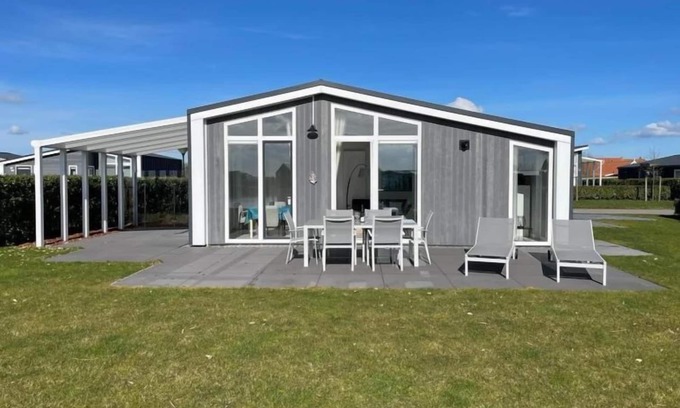 Wemeldinge House | Vakantiehuis Ruisweg 56 by Interhome