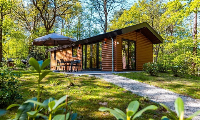 Municipality of Westerveld Ski Chalet | Vakantiepark De Wiltzangh - Velthorst Hottub 4