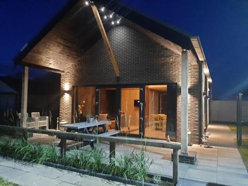 Dirkshorn Villa | Vakantievilla 10 km van strand honden welkom omheinde tuin sauna buitenbad