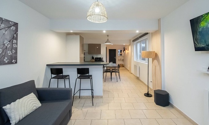 Marly Apartment | ValenStay - Accommodation Stade du Hainaut with garden