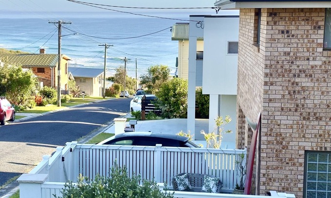 Valla Beach House | Valhalla - One minute walk to beach, pet friendly, surfing, ocean views