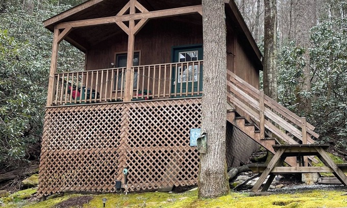 Boone Cabin | Valle Crucis Farm Cabin Rental is Pet friendly. Perfect Vacation spot!