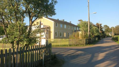 Frillesas Hostel | Vallersviks Vandrarhem Änggården