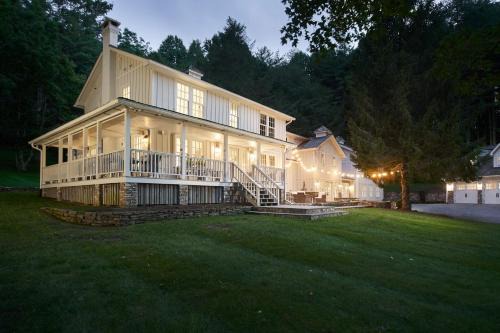 Vilas House | Valley Farmhouse Retreat