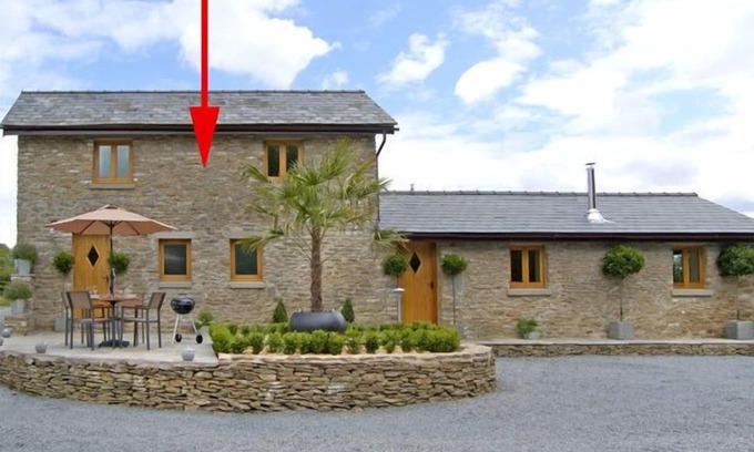 Ross-on-Wye Cottage | VALLEY VIEW, luxury holiday cottage, with open fire in Howle Hill
