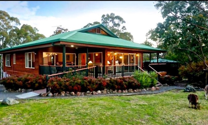 Vacy Cabin | Valley View Luxury Retreat