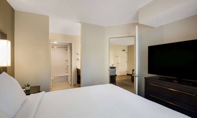 Mount Tabor Apartment | Value For Money! Convenient, Pet-Friendly 1BR Suite with Kitchen!
